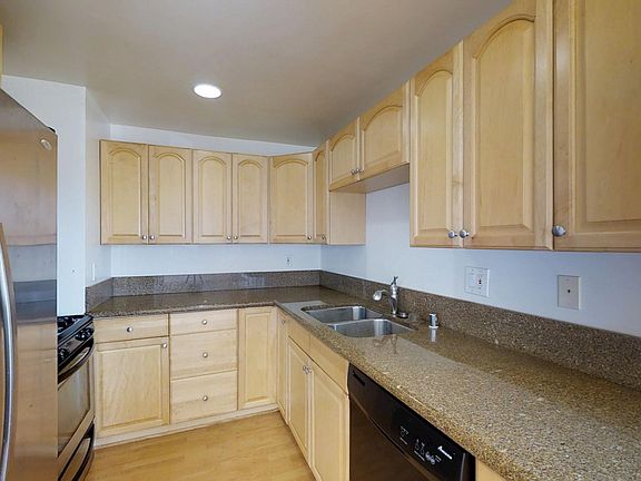 3rd image of 503 Avenue G APT E