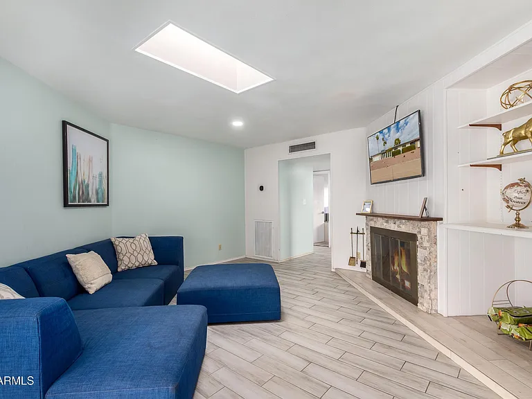 4428 W Laurie Ln — Photo 13