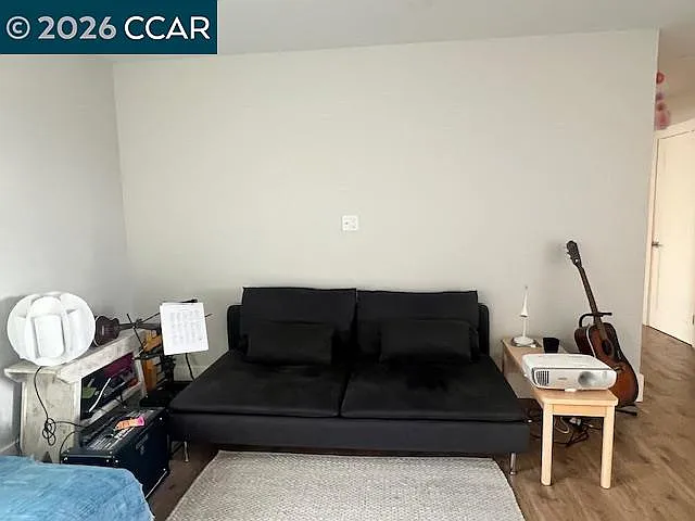 1325 Hopkins St — Photo 11