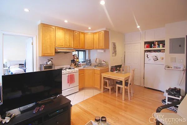 Rented by City Connections Realty | media 41