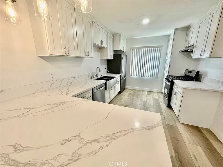 10215 S 10th Ave #6 — Photo 5