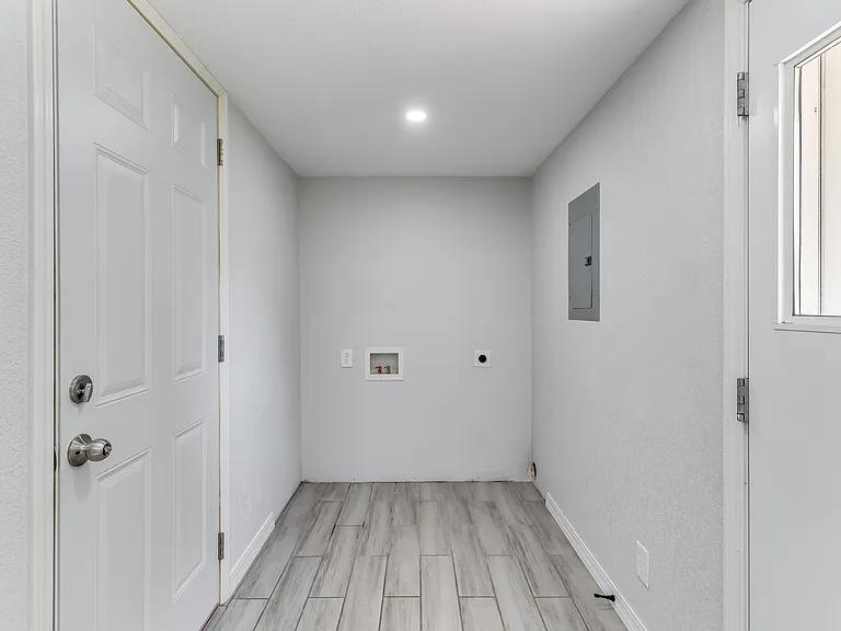 1712 N Belmont Ave — Photo 5