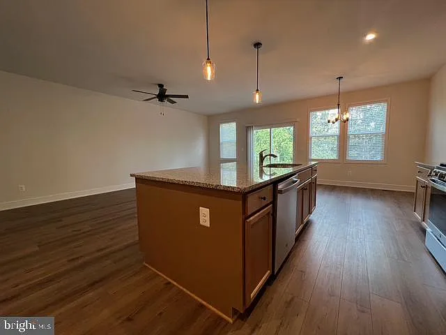 3 bed, 2.5 bath, 2152 sqft, $2,650 — Photo 4