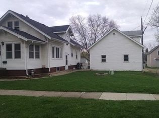 615 W 9th St, Cedar Falls, IA 50613