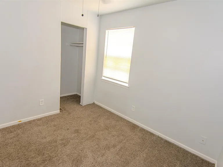 9706 Farragut St — Photo 7