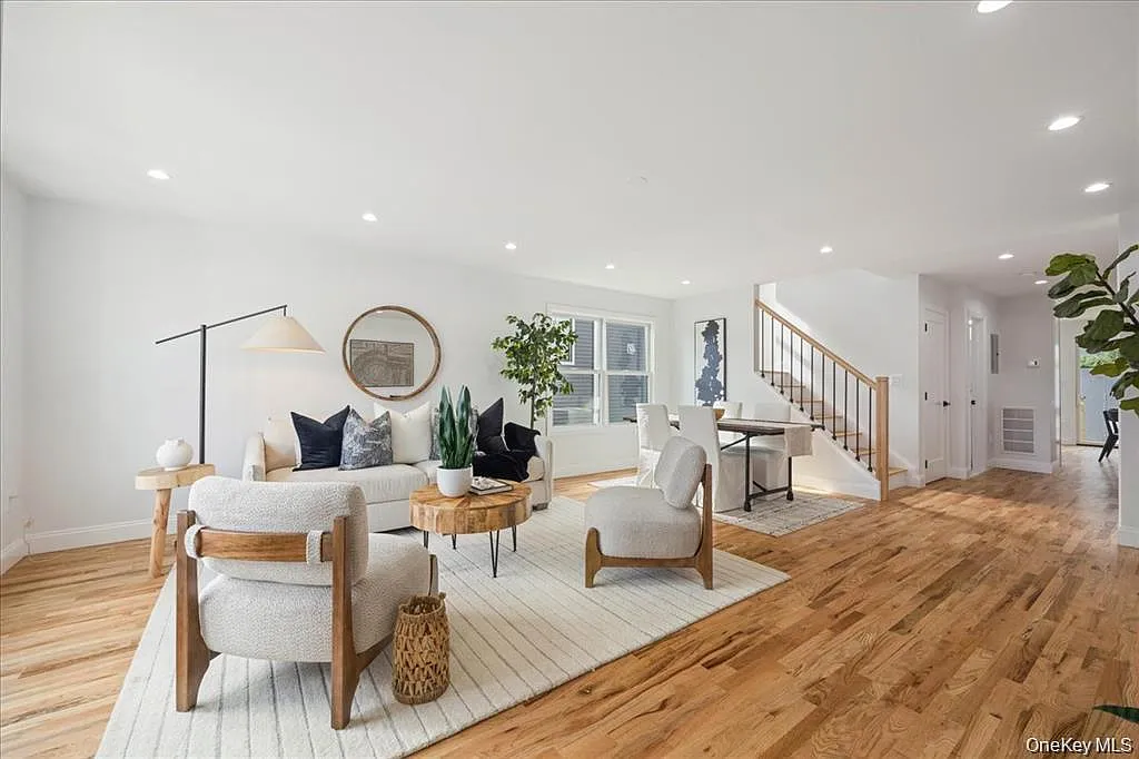 3 bed, 2500 sqft, $6,000 — Photo 3