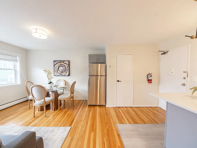 Pine Street Apartments — Photo 3