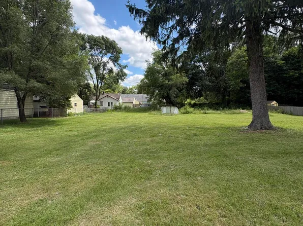284 E Center St, Coloma, MI 49038