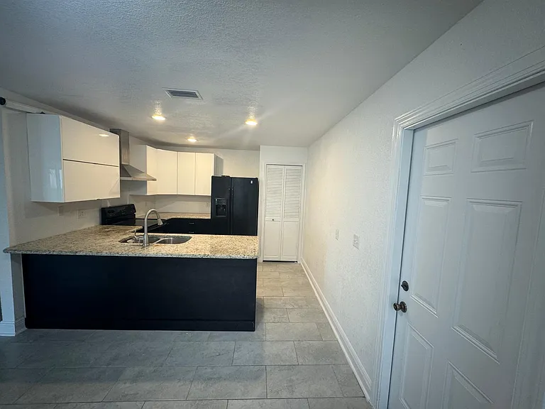 1178 S Cooper Dr — Photo 5