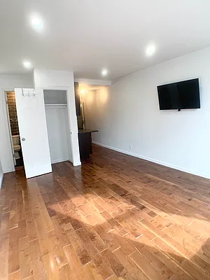 Rented by Premier One Realty LLC | media 15