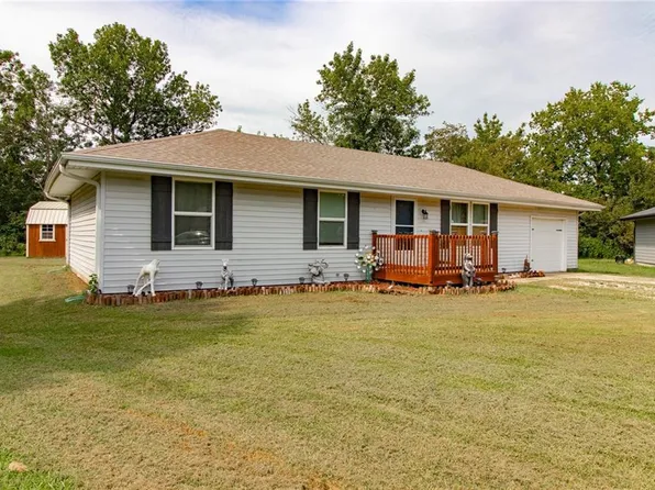 310 Renee Ln, Garden City, MO 64747