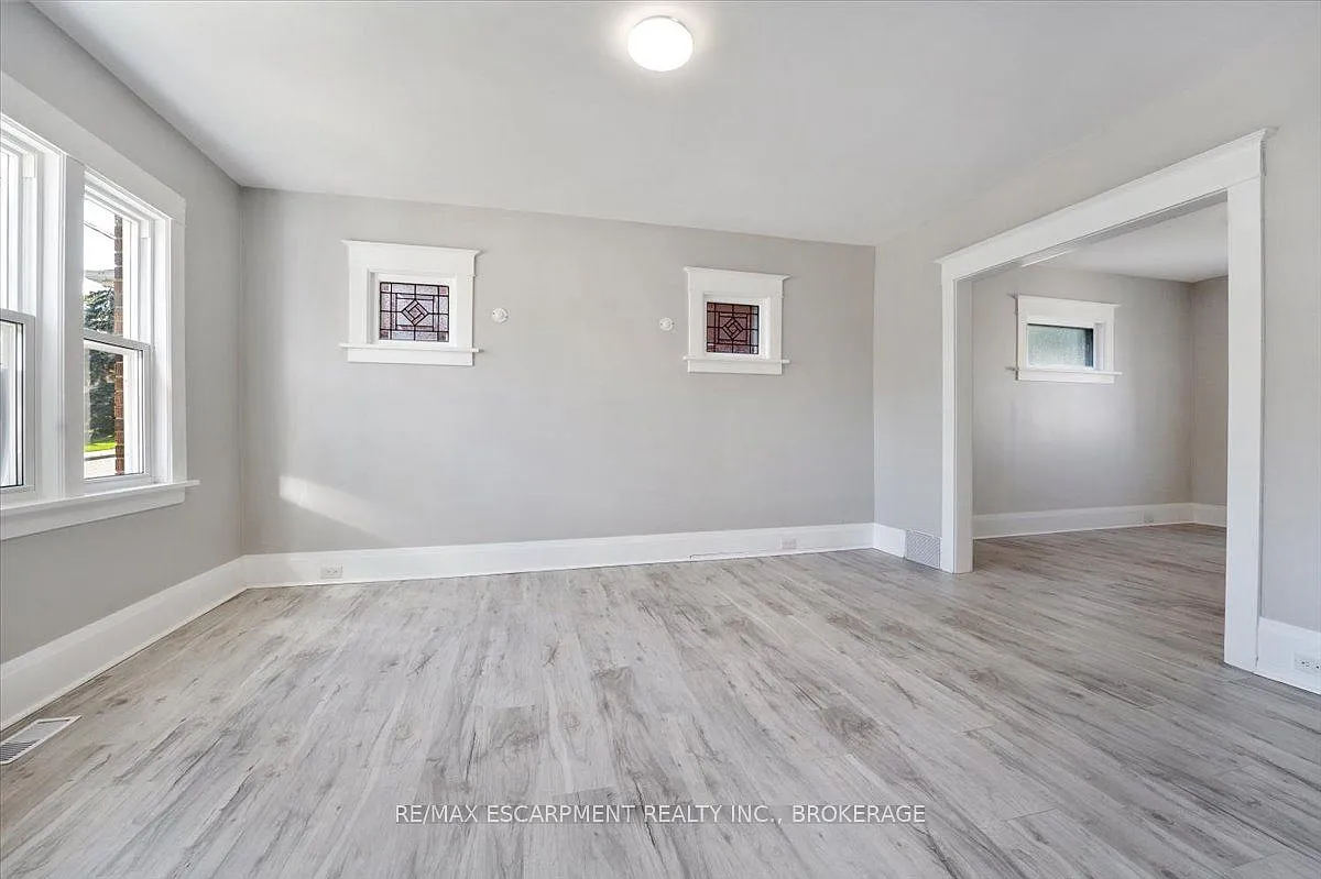 3 bed, $2,200 — Photo 4