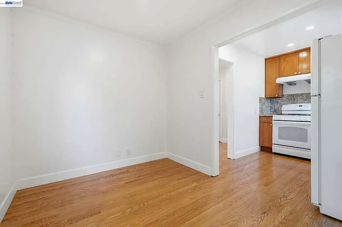 1318 Hudson St — Photo 10