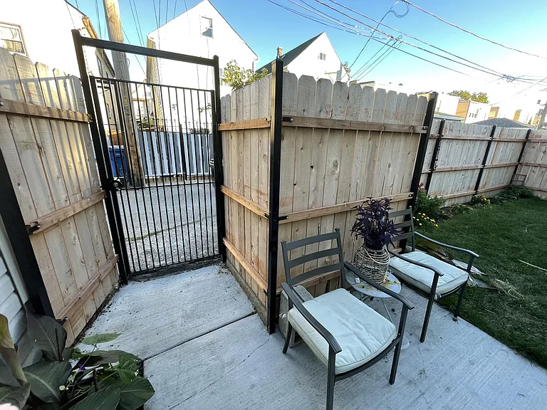 3071 N Haussen Ct #1R — Photo 15