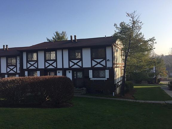 3rd image of 120 Buckingham Ct