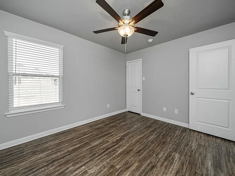 1368 Kingsgate Dr — Photo 44