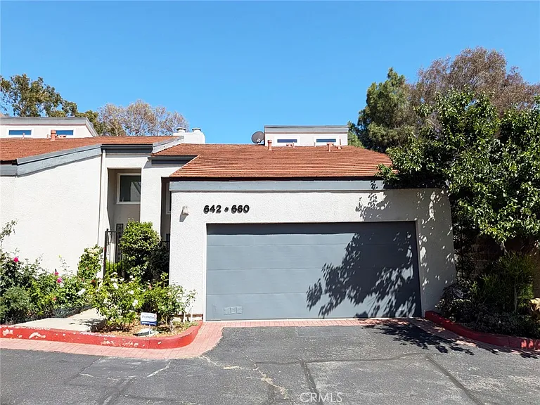 660 E Workman St — Photo 1