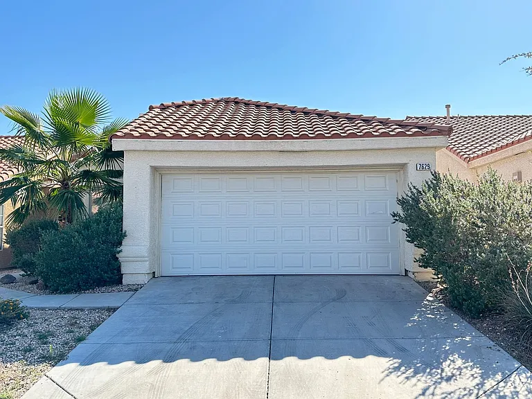 7629 Rockfield Dr — Photo 2