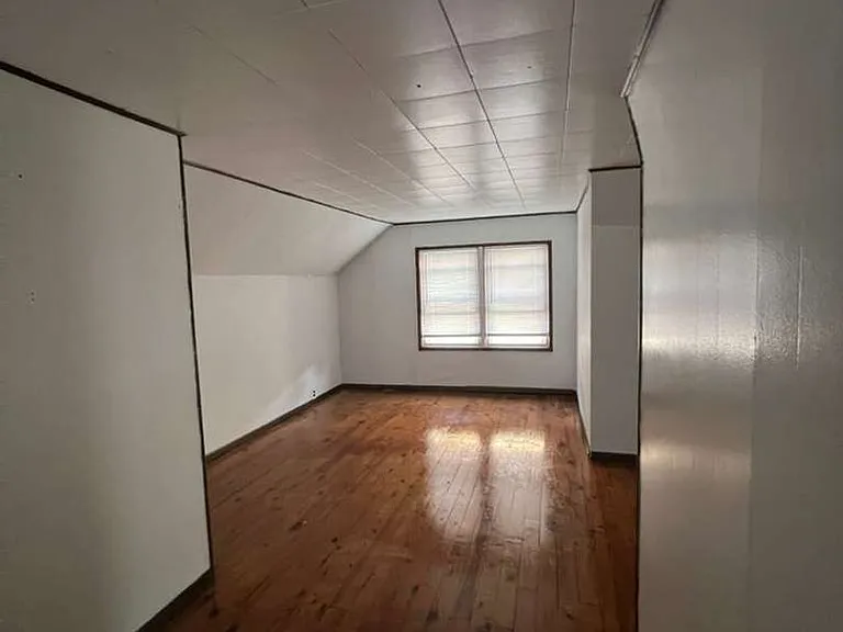 11215 Langton Ave — Photo 10