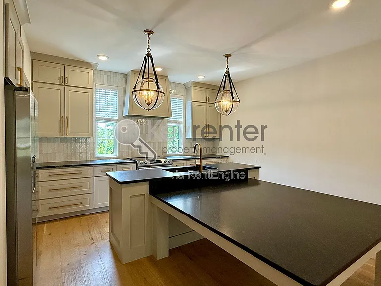 1072 Amelia Ct — Photo 5
