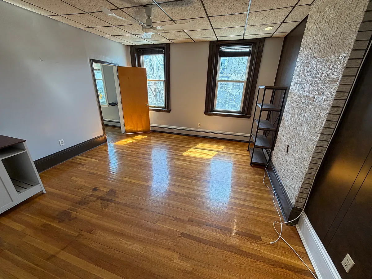 Building Photo - 439 Cambridge St #2