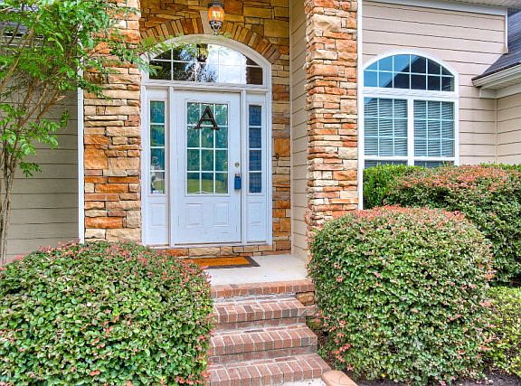4th image of 842 Tyler Woods Dr