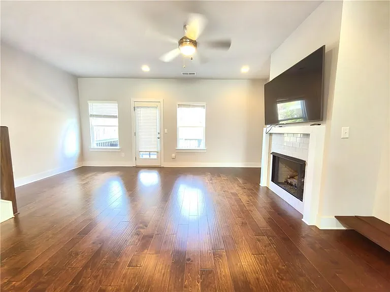 3797 Oxford Cir — Photo 15