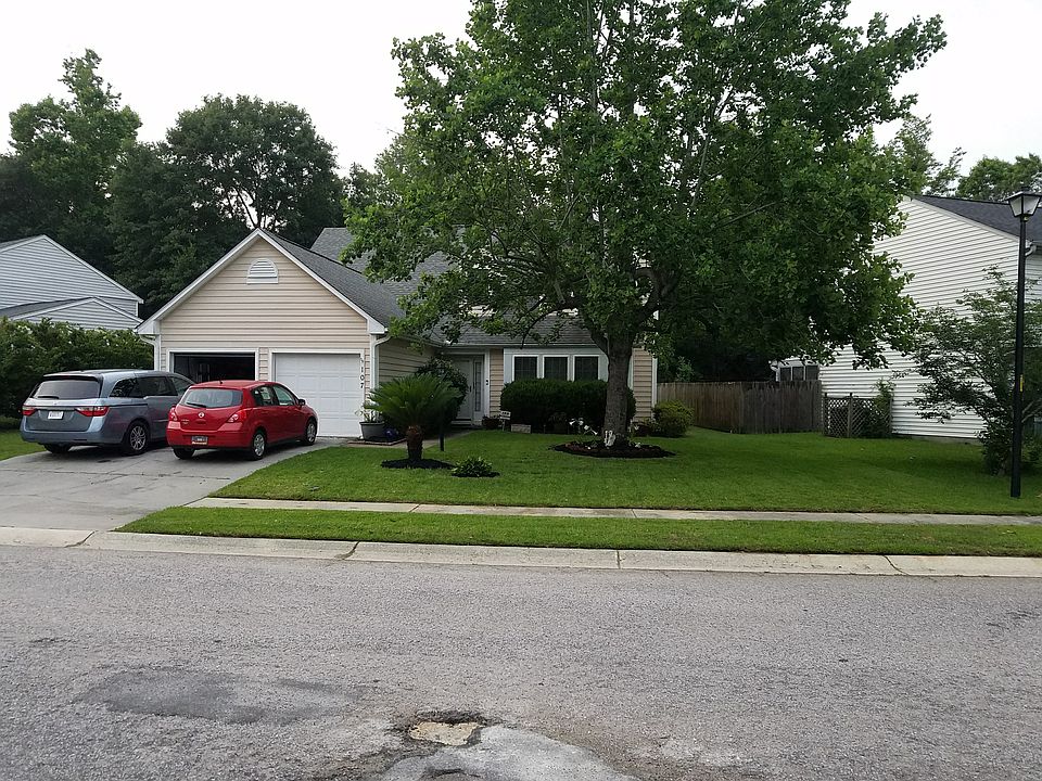 2nd image of 107 Sully St