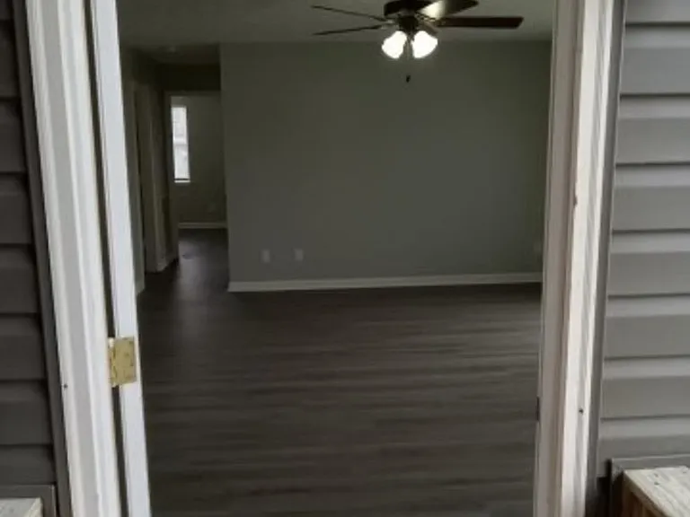 Poplar Point Apartments! — Photo 12