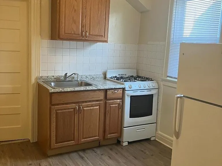 407 William St — Photo 3