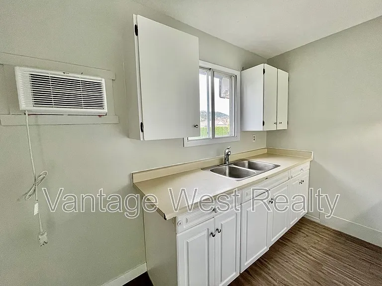 404 Hein Rd — Photo 3