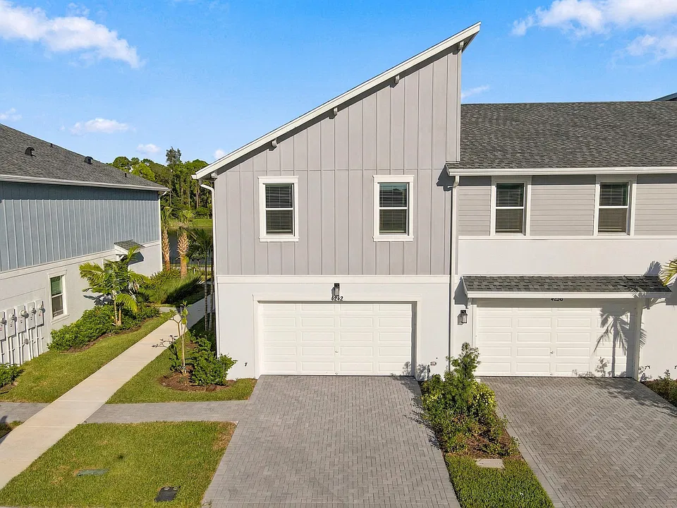 4242 Brookgreen Sq