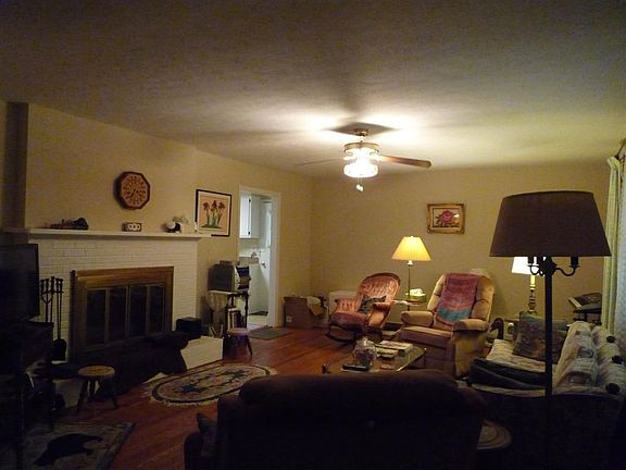 5th image of 3206 Debbie Dr