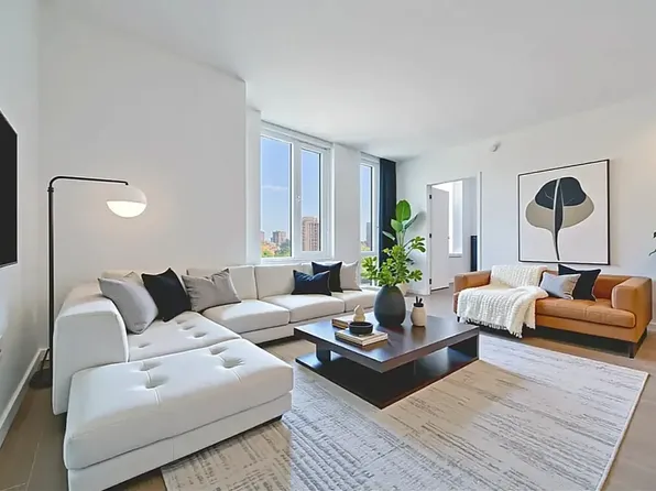 2455 3rd Avenue image 2 of 32