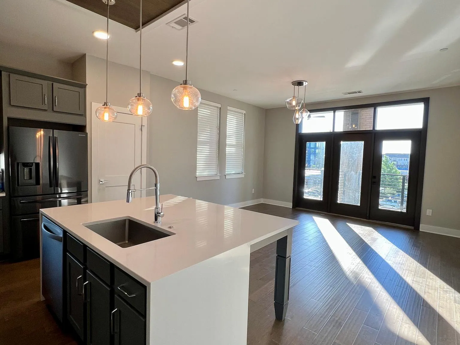 1 bed, 857 sqft, $2,300 — Photo 3