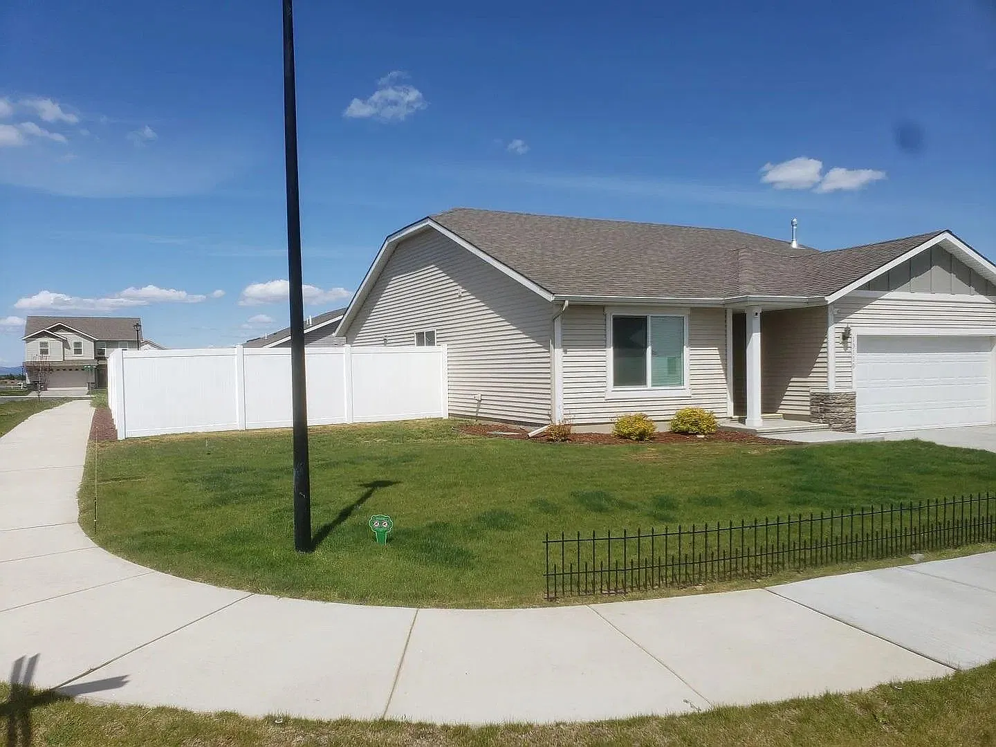 Beautiful 3 Bedroom, 2 Bathroom Home for Rent in Airway Heights! Available for rent Late November! — Photo 2