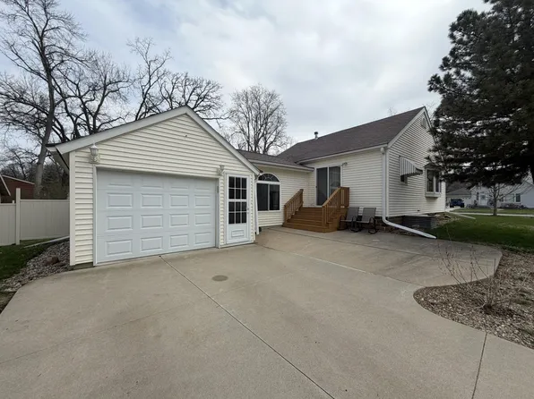 919 N 6th St, Estherville, IA 51334