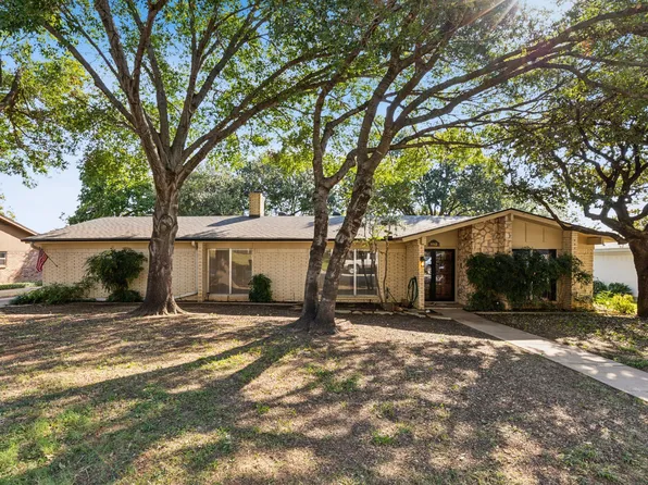 4512 Starlight Dr, Haltom City, TX 76117