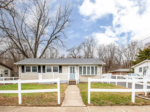 1413 S Queen Dr, Peoria, IL 61605