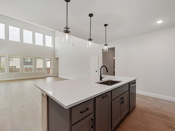 4th image of 836 Turnbull Ave
