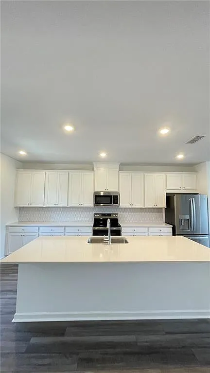 4 bed, 3.5 bath, 2359 sqft, $2,950 — Photo 3