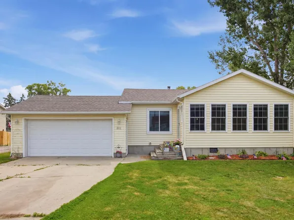 301 3rd Ave N, Casselton, ND 58012