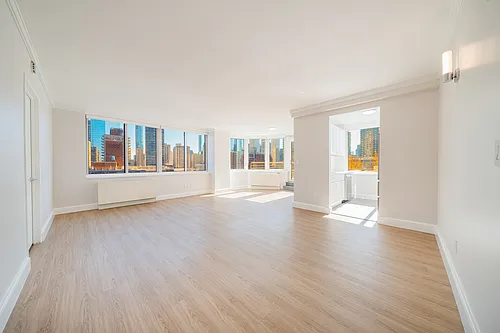 140 Riverside Blvd Photo 1