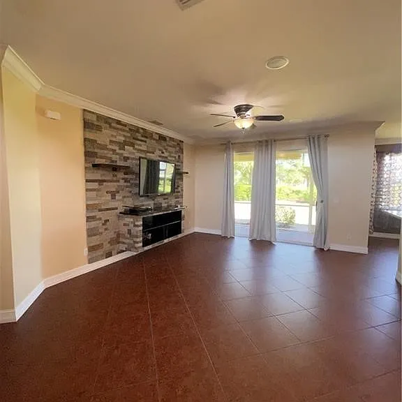 2427 Ashbury Cir — Photo 5
