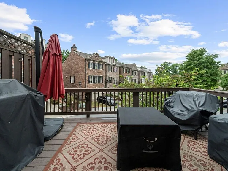 410 Rose Garden Ln — Photo 46