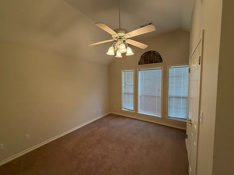 1708 Gray Stone Dr — Photo 4