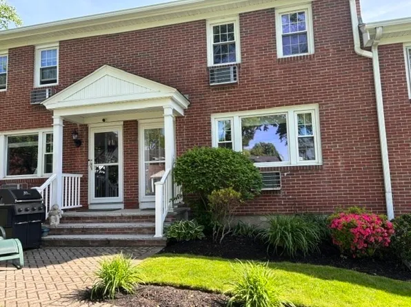 40 Lake St APT I, Winchester, MA 01890
