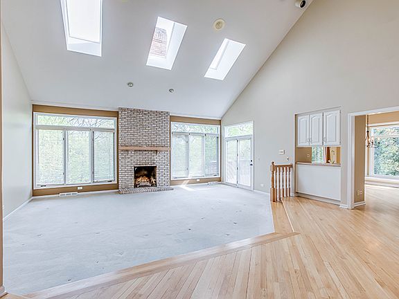4th image of 675 Rosewood Dr