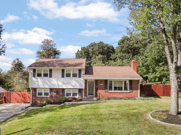 5633 Inverchapel Rd, Springfield, VA 22151