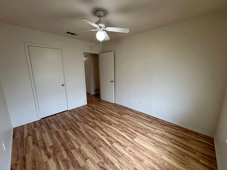 1701 Benttree Dr — Photo 11